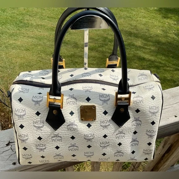 MCM Authentic Vintage Monogram Boston Bag – EUC 👜 - Picture 3 of 13